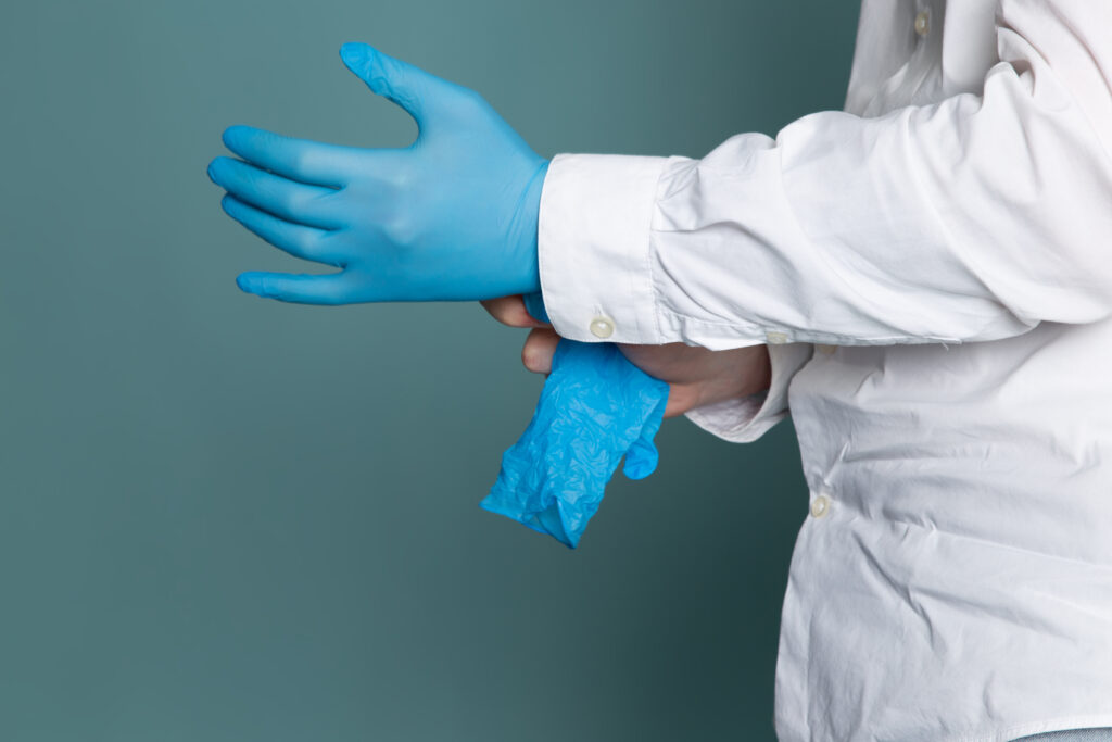 wear a medical gown